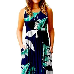 Adorable floral Maxi dress with pockets!!